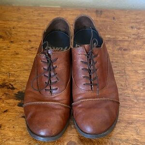 Born Women’s brown Leather Oxfords